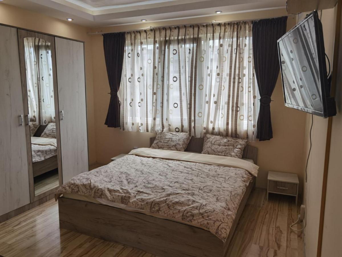 Апартамент Дани Apartament Dani Kazanlŭk Exteriör bild